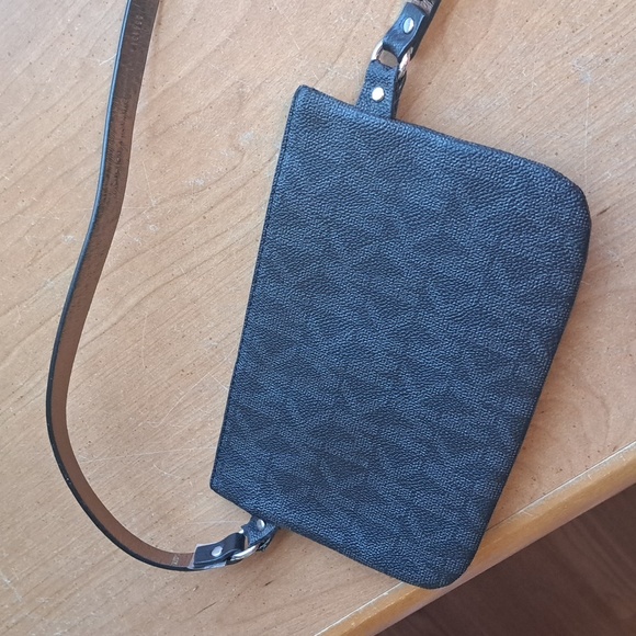 Michael Kors,belt bag, black,very cool hardware ,slim, - Picture 4 of 5